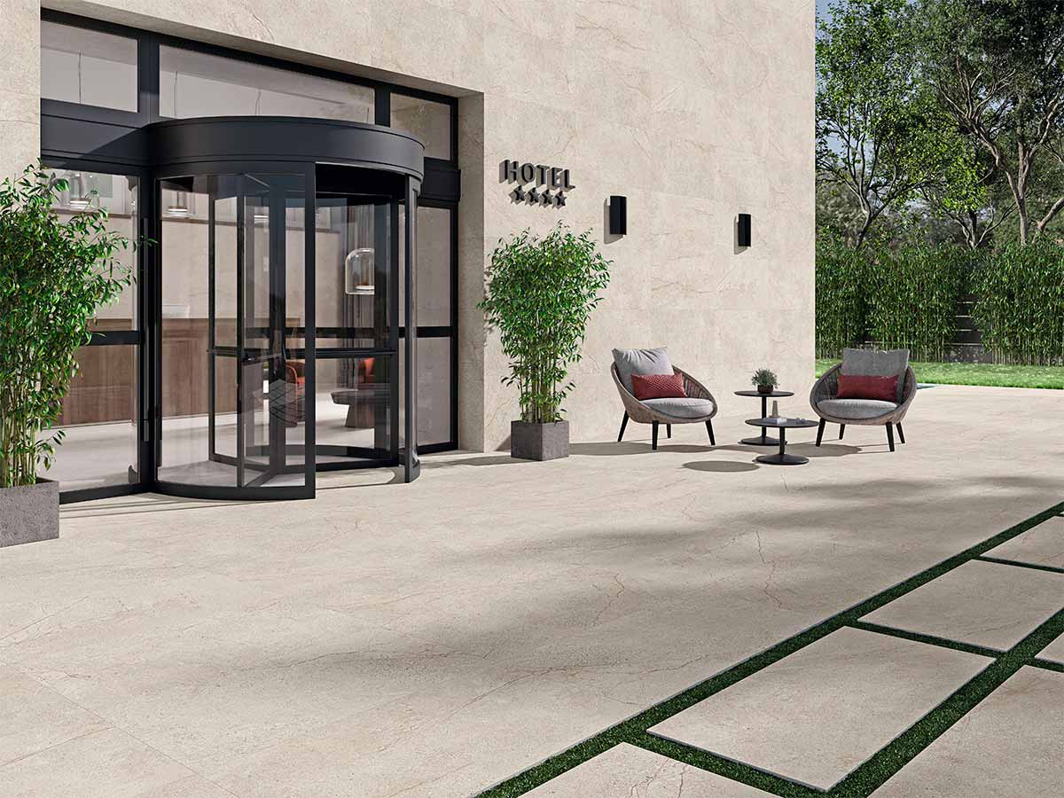 Porcelánico gran formato efecto cemento Sumum Beige 100x100 antideslizante