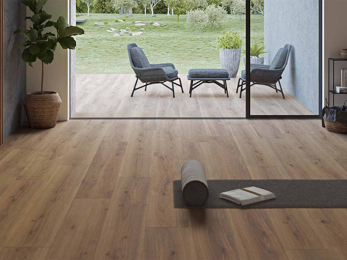 Porcelánico efecto madera nogal Versat 23x120 interior exterior