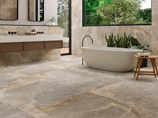 Porcelánico antideslizante efecto piedra Strato Light 60x120 en baño